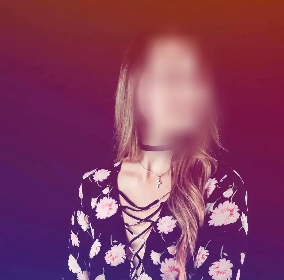 Anna, 24