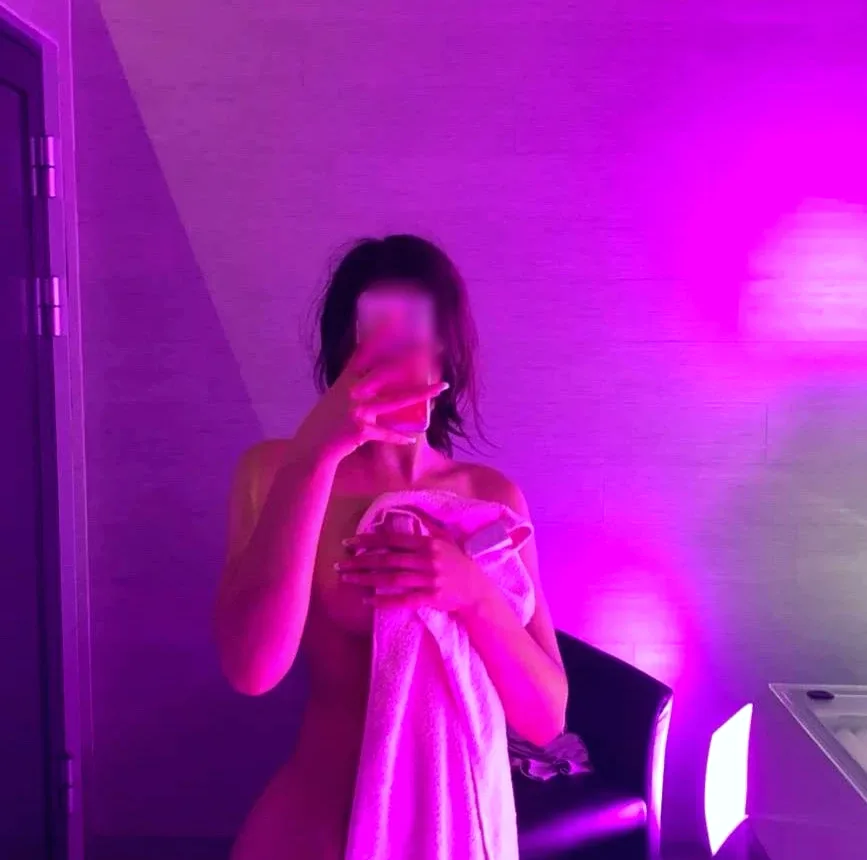 Anneke, 18