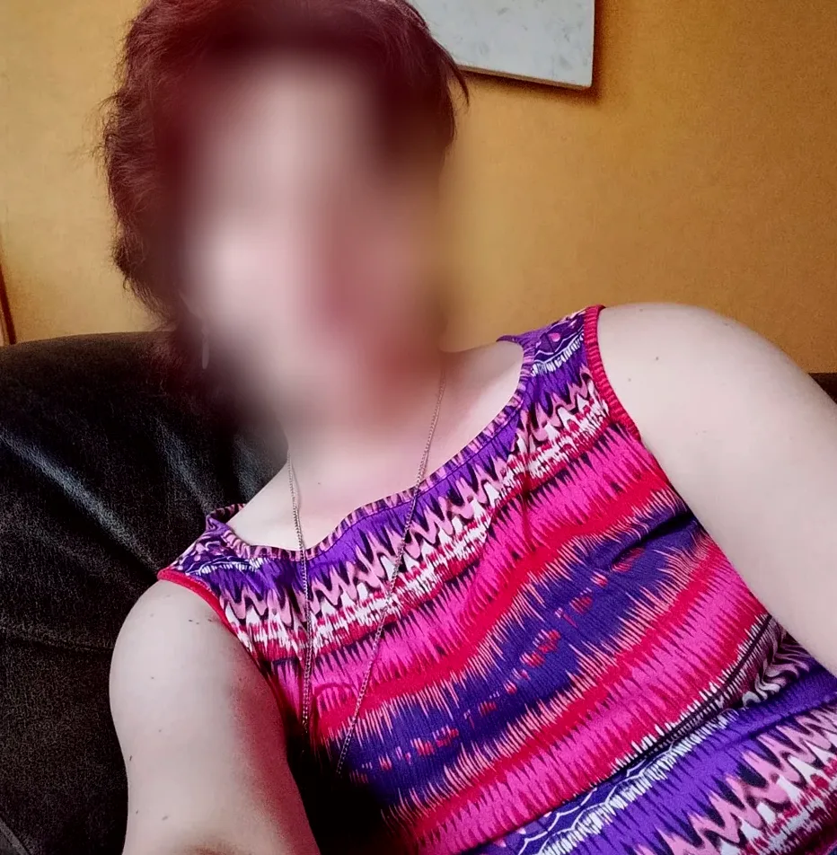 Eva, 35