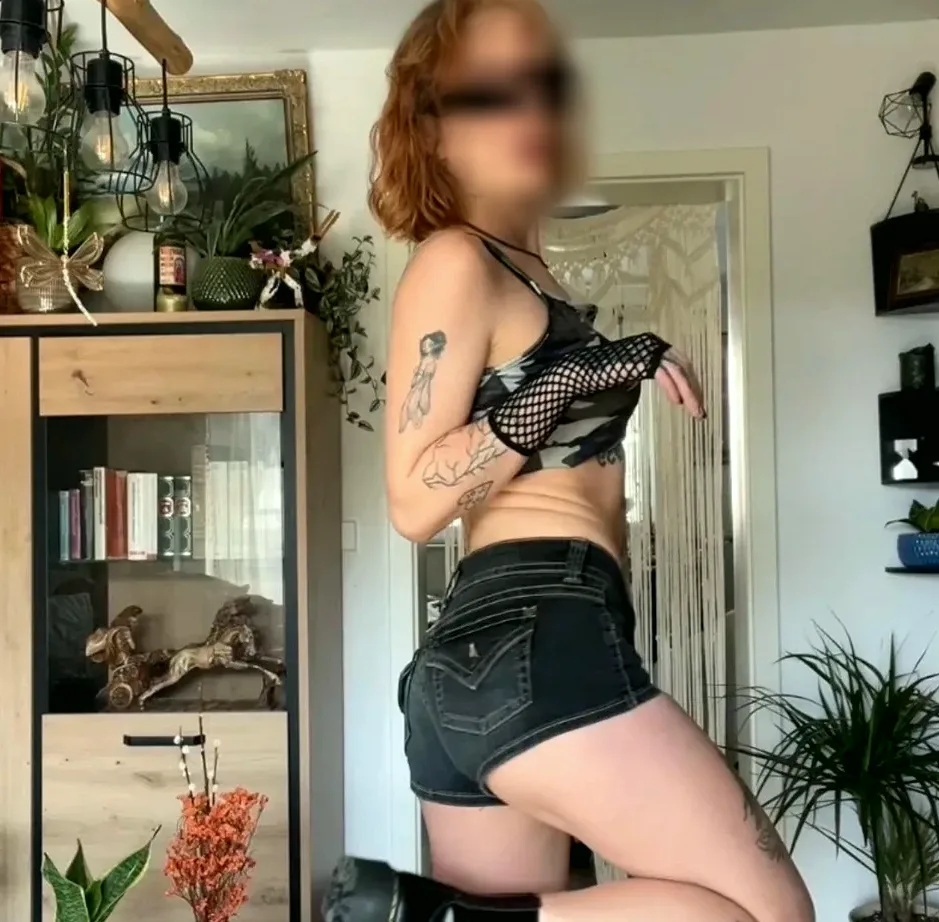 Nikki, 22