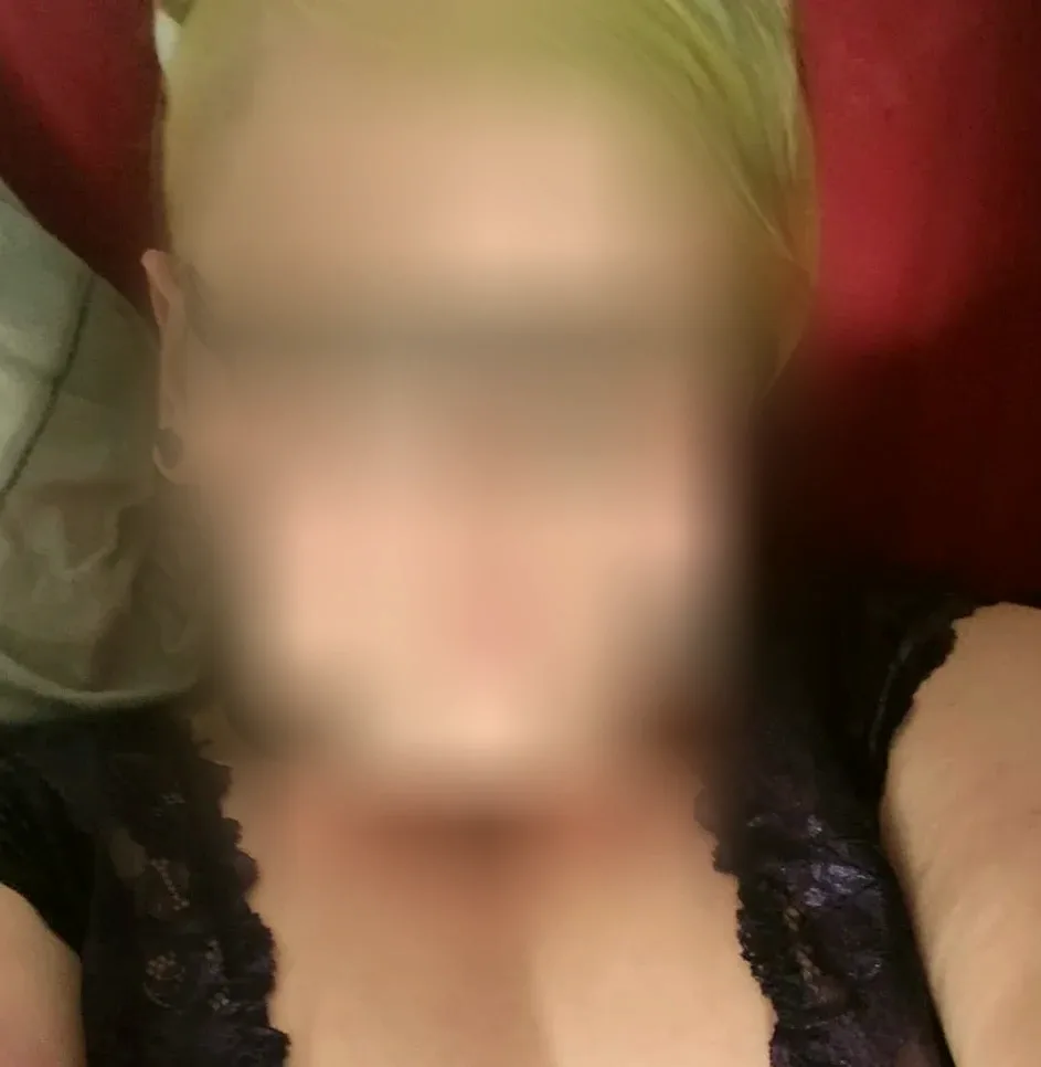 Zoe, 28